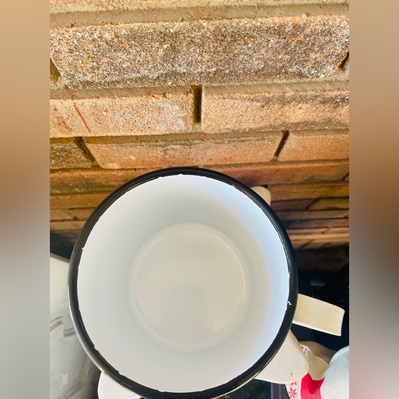 *Warm & Cozy Enamel Pot - Picture 4 of 11